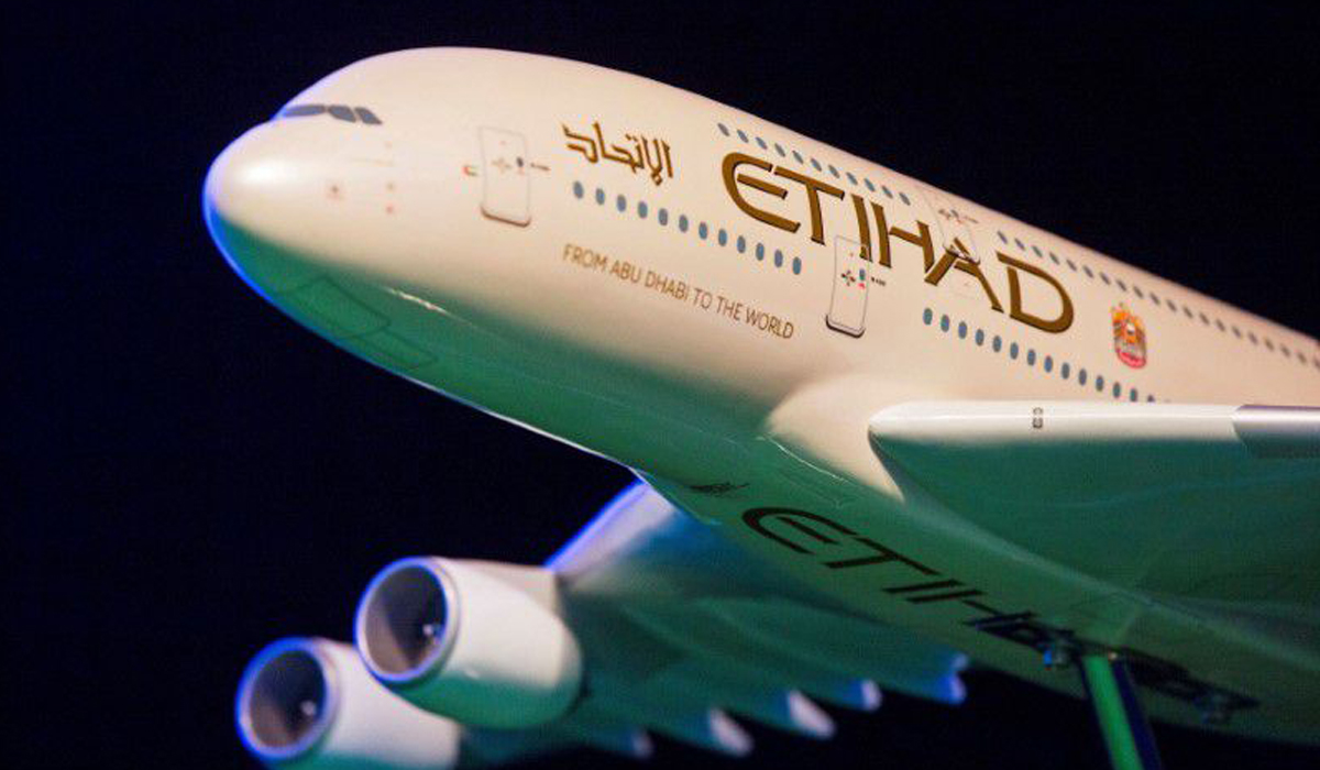 Abu Dhabi's Etihad halves half-year loss to $400 mln